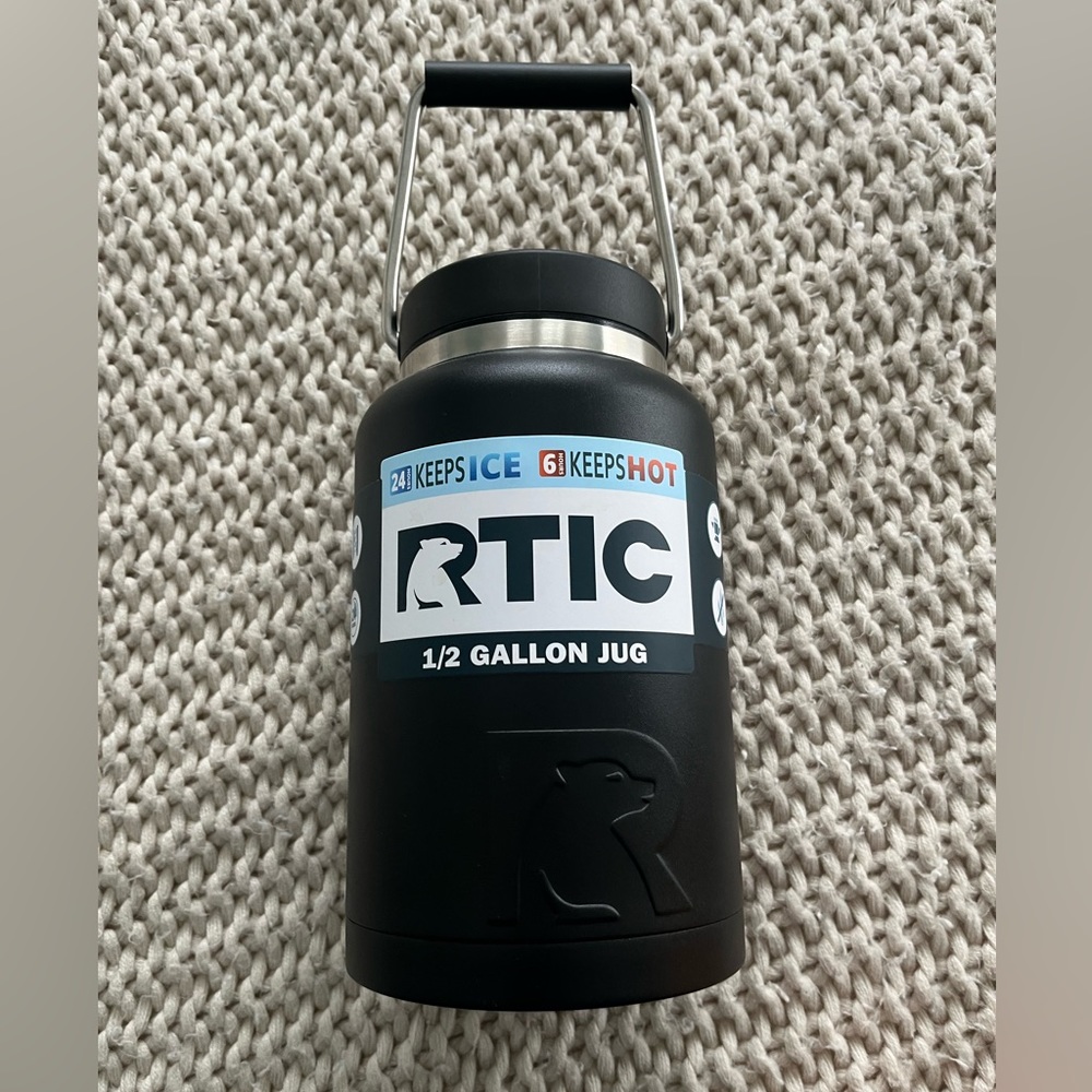 🐻‍❄️ RTIC Half Gallon Jug - Picture 3 of 7